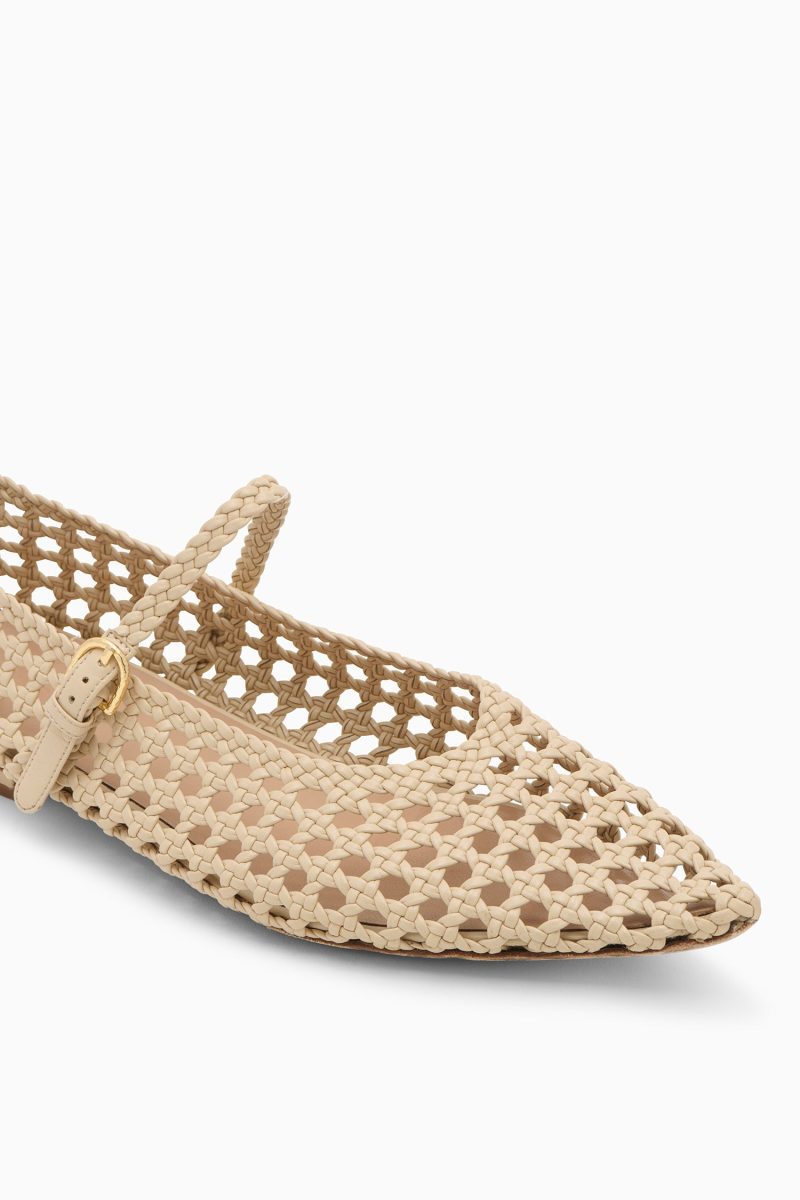 UJ430101A GRACIE POINTY TOE FLAT SAND c r