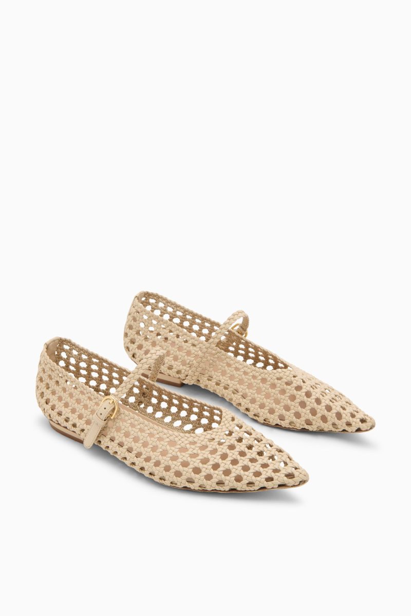 UJ430101A GRACIE POINTY TOE FLAT SAND d web